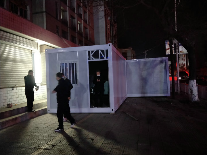 市二院积极响应政府号召，连夜搭建发热门诊用房