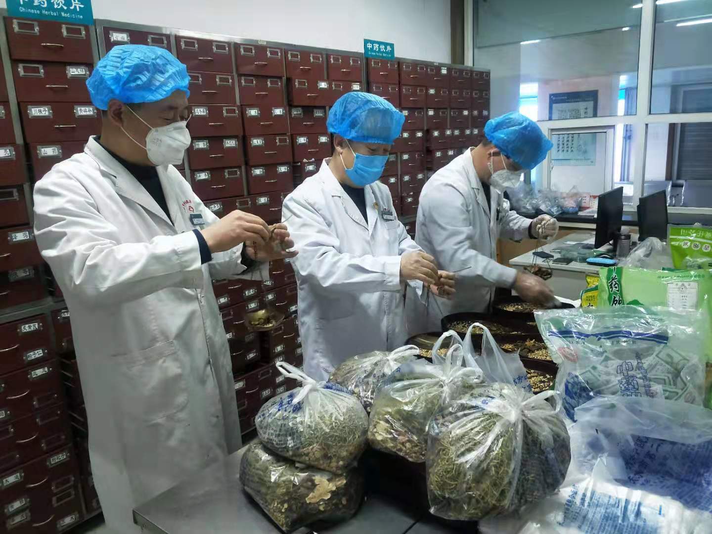 默默奉献 用忠诚担当 竭力保障药品供应